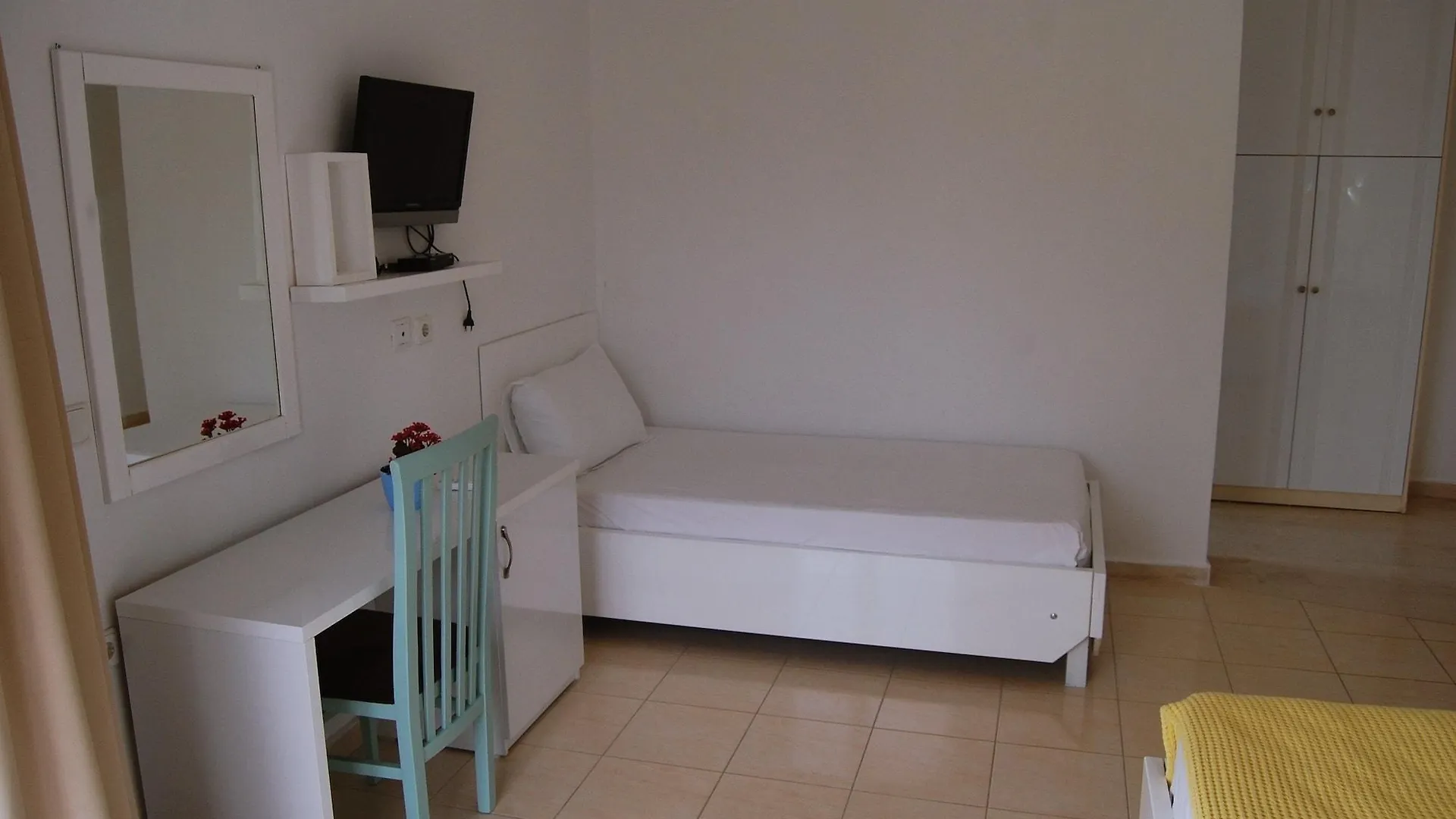 ***  Hotel Saranda Albania